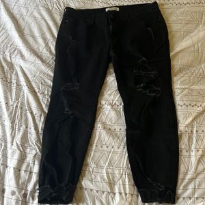 Black Kancan women’s distressed jeans. 33